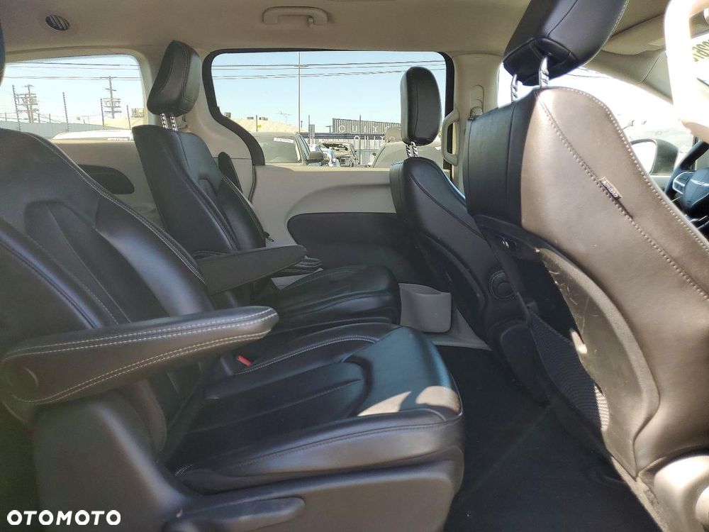 Chrysler Pacifica - 13