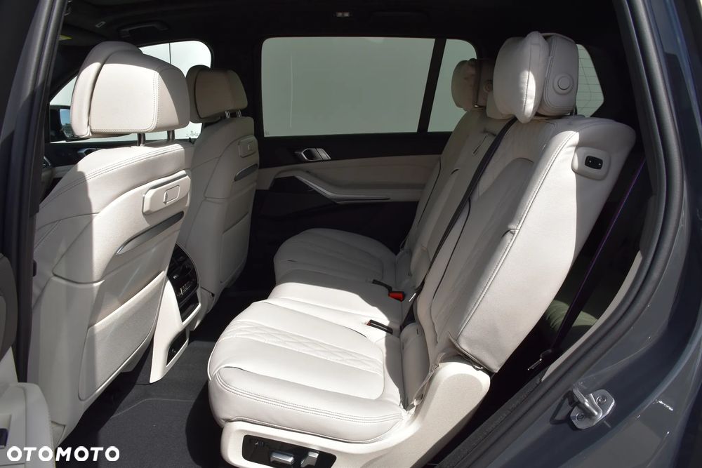 BMW X7 M60i xDrive mHEV sport - 30