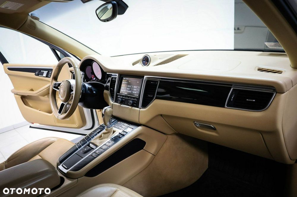 Porsche Macan - 25