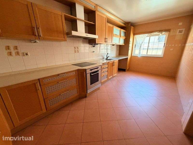 Apartemento T3 para arrendar no Entrocamento - Grande imagem: 2/8