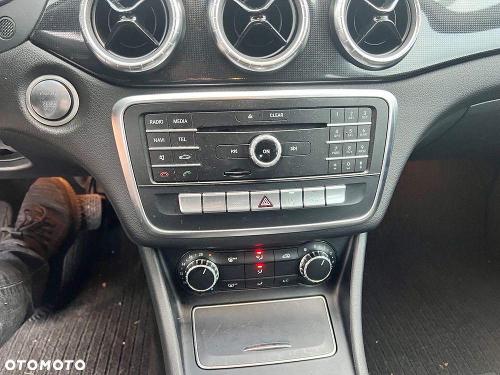 Mercedes-Benz CLA 200 7G-DCT UrbanStyle Edition - 20