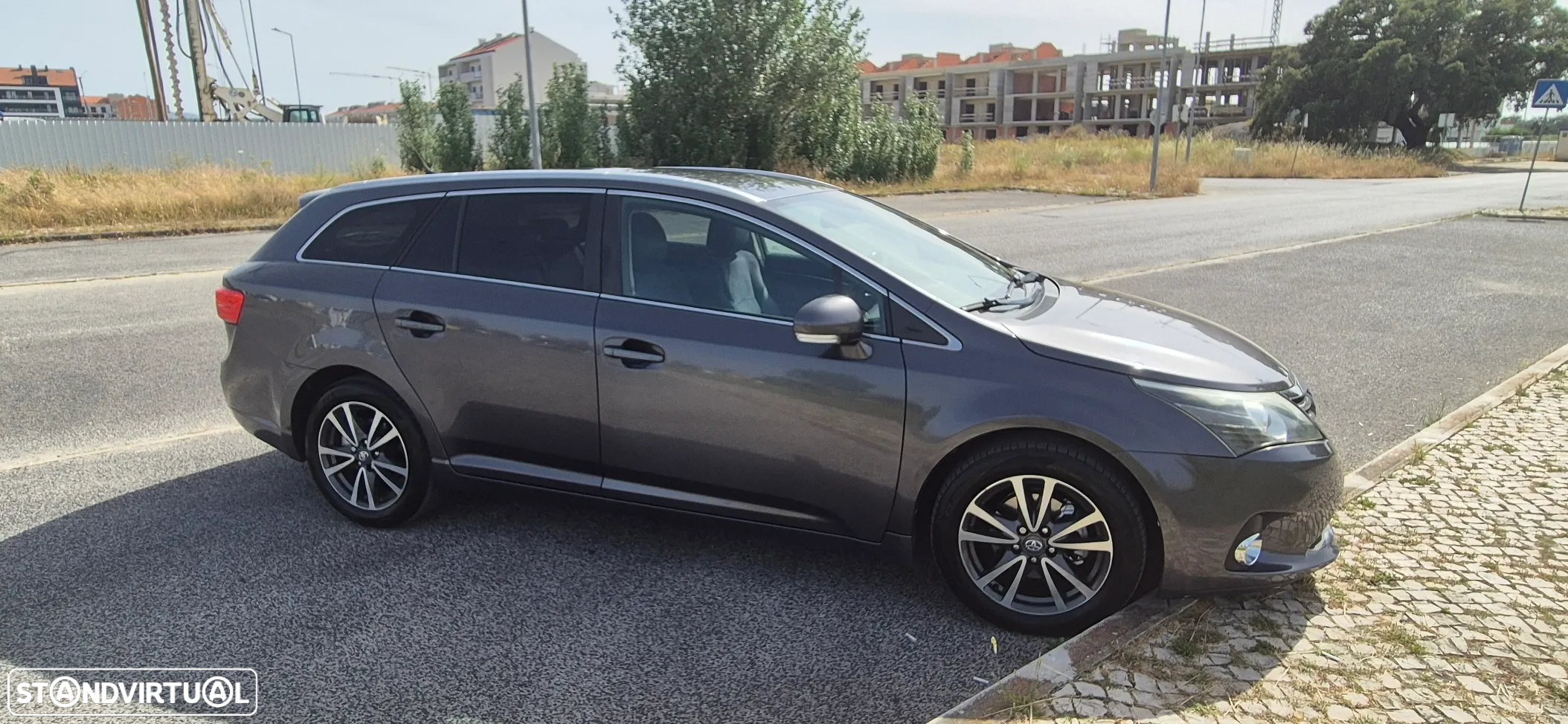 Toyota Avensis SW 2.0 D-4D Exclusive +Navi - 3