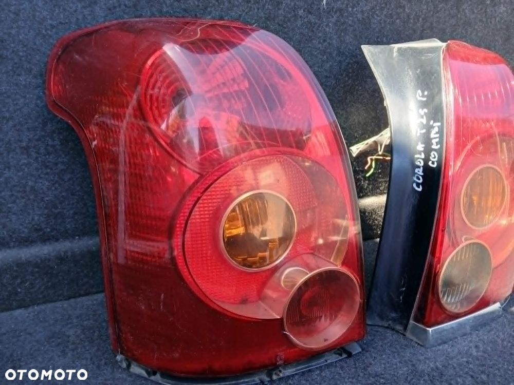 Toyota Corolla T25 kombi lampa tylna lewa, prawa - 3