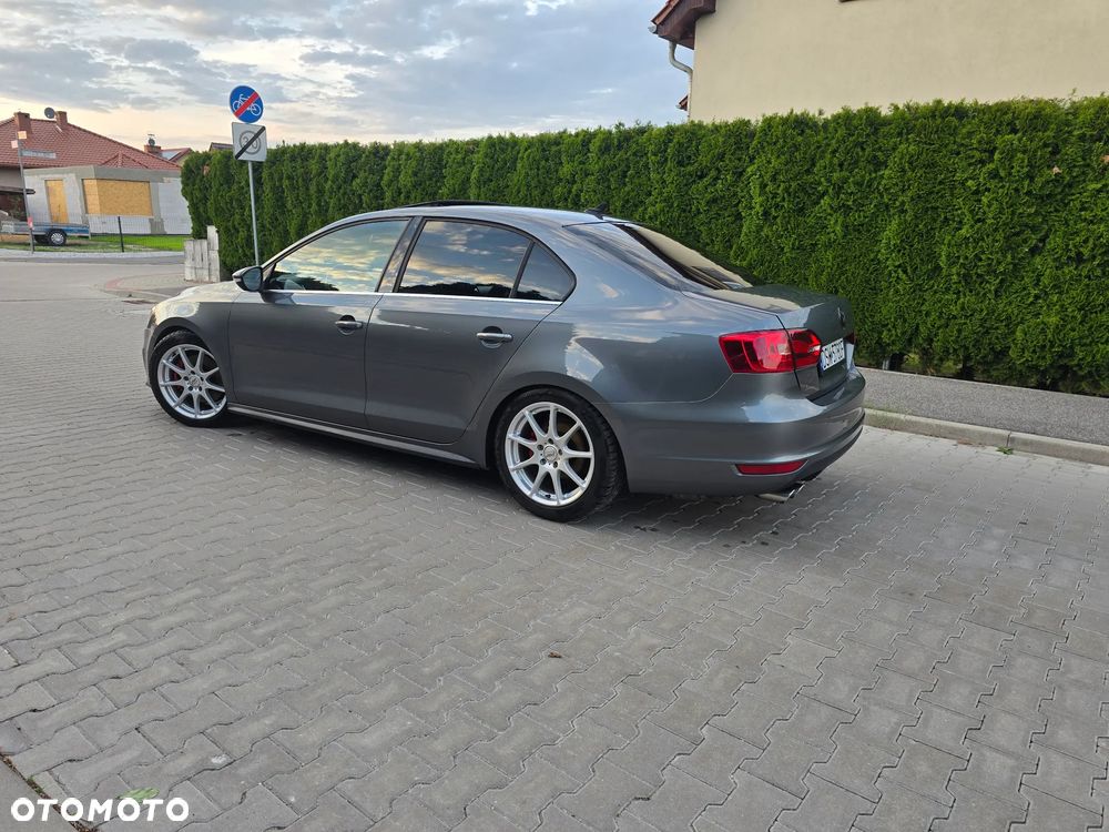 Volkswagen Jetta 2.0 TSI Highline - 11