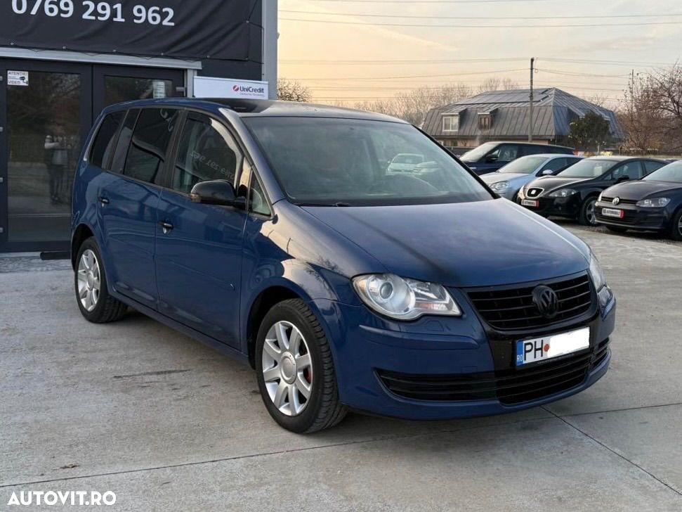 Volkswagen Touran 1.9 TDI DPF DSG Trendline - 12
