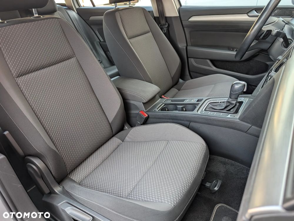 Volkswagen Passat - 22