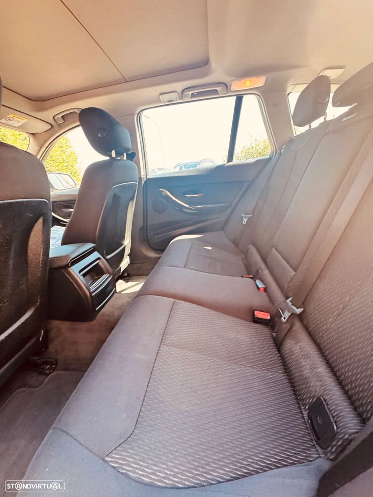 BMW 318 d Touring Line Luxury - 14