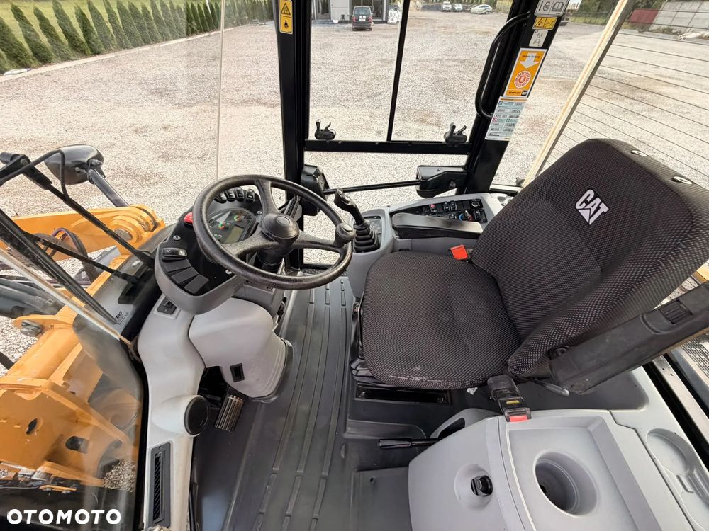 Caterpillar 907M - 13