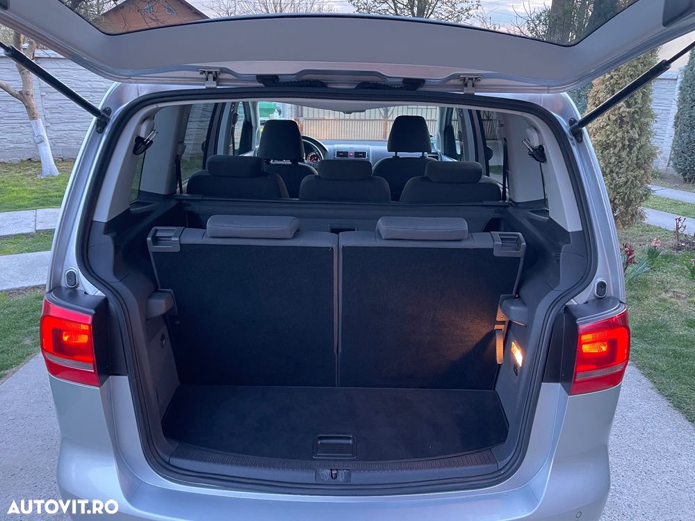 Volkswagen Touran - 23