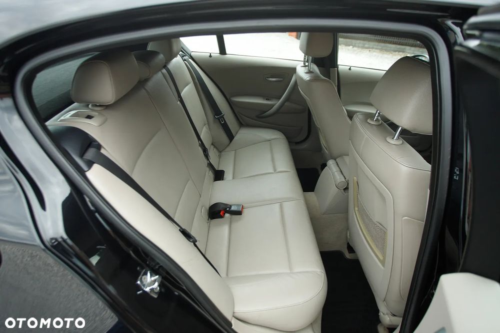 BMW Seria 1 120i - 27