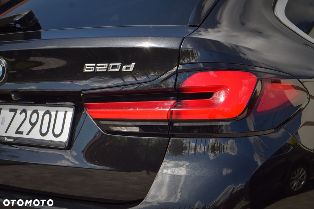 BMW Seria 5 520d Touring M Sport Edition - 10