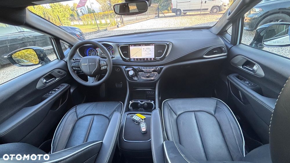 Chrysler Pacifica - 28