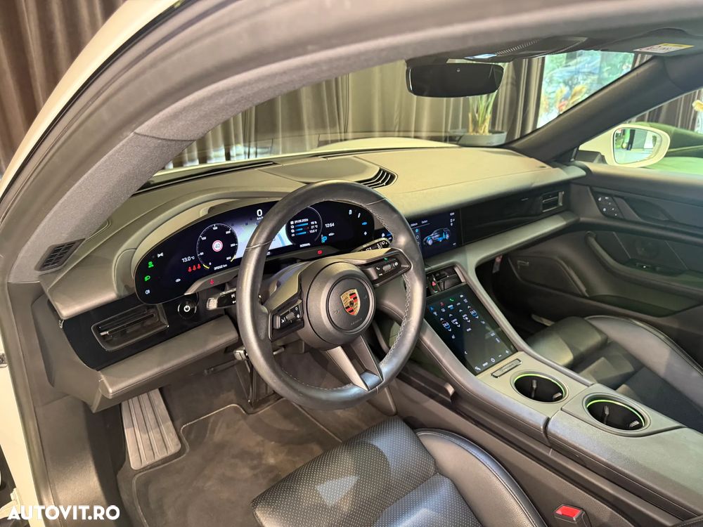 Porsche Taycan 4S Cross Turismo - 12