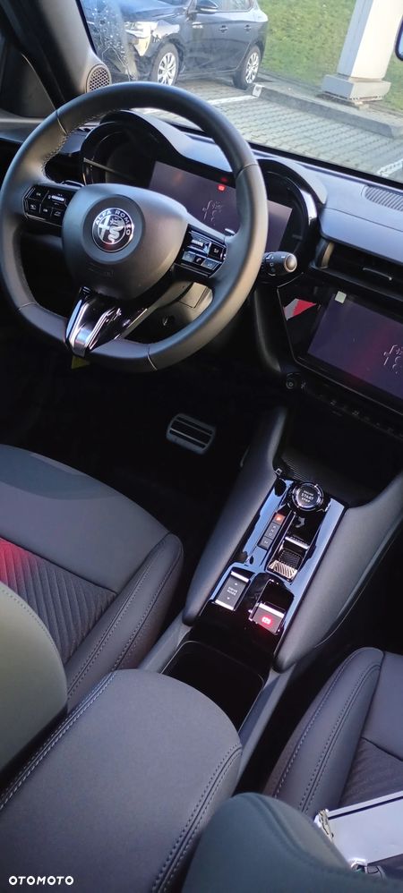 Alfa Romeo Junior 1.2 mHEV Ti eDCT - 10