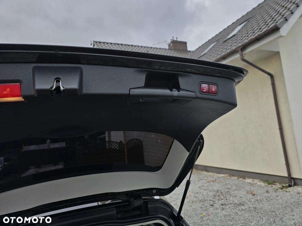 Mercedes-Benz Klasa C 250 (BlueTEC) d T 7G-TRONIC AMG Line - 25