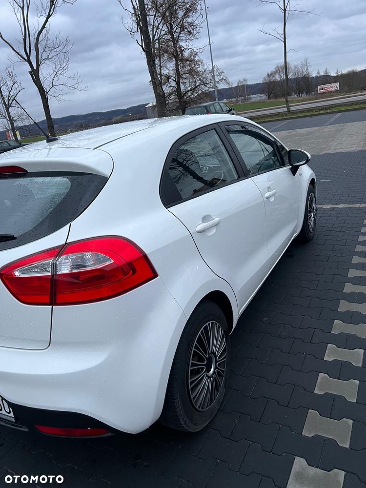 Kia Rio 1.1 crdi M - 10