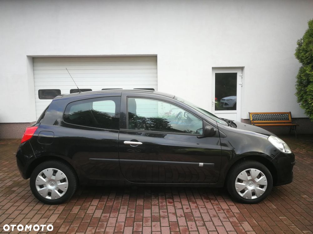 Renault Clio 1.2 16V 75 Expression - 8