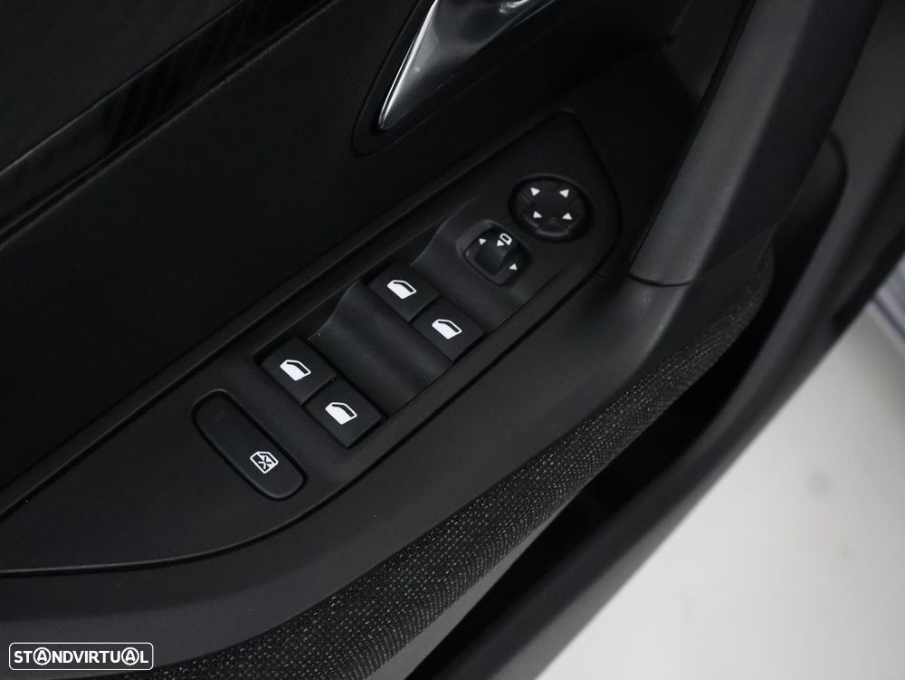 Peugeot 2008 1.2 PureTech Style - 12