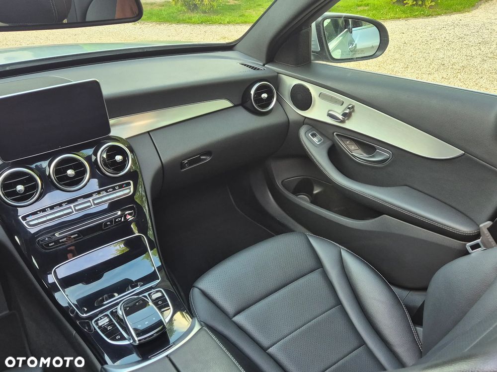 Mercedes-Benz Klasa C 300 7G-TRONIC AMG Line - 12