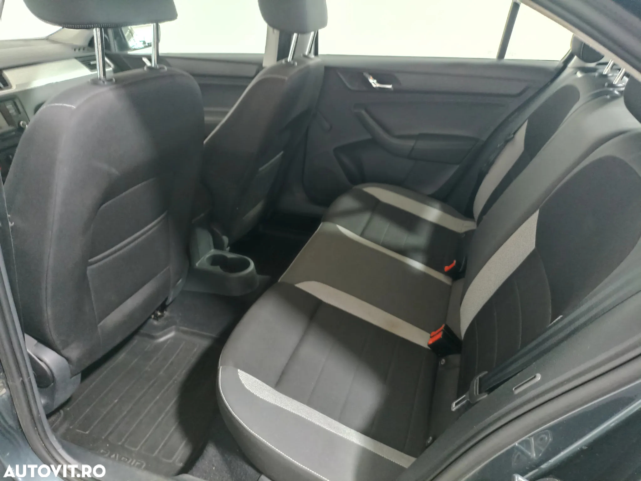 Skoda RAPID 1.2 TSI Active - 10