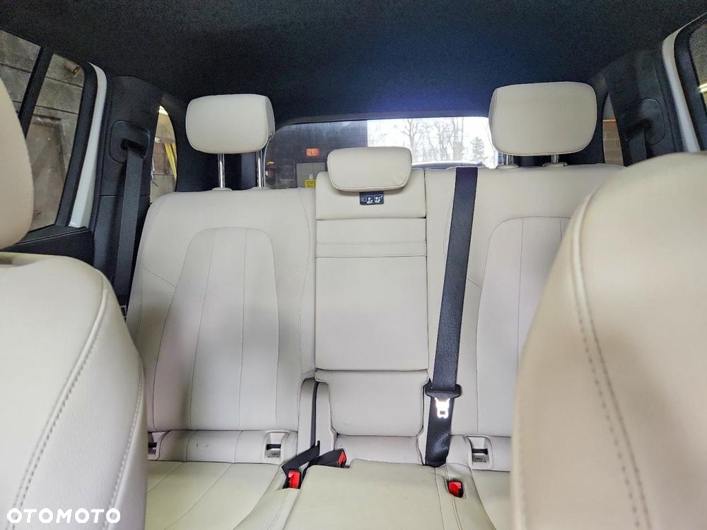 Mercedes-Benz GLB - 11
