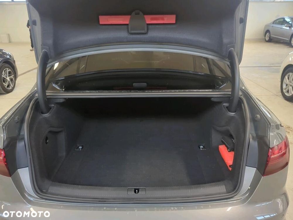 Audi A4 Limousine - 13