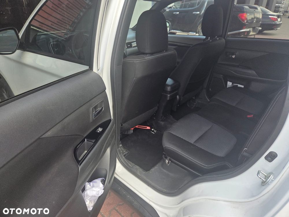 Mitsubishi Outlander - 10