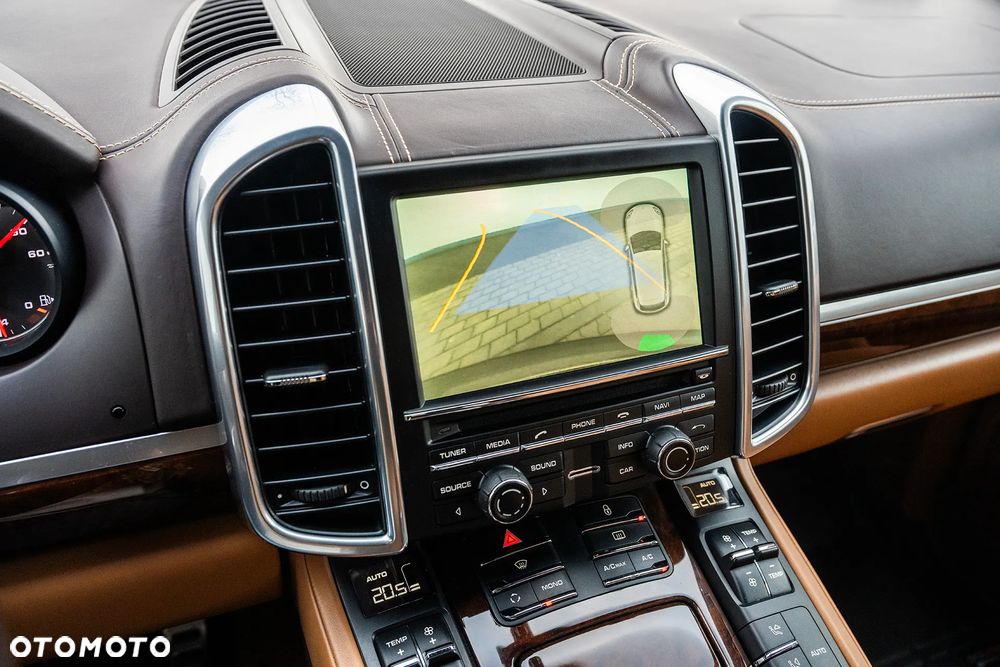 Porsche Cayenne Turbo - 21