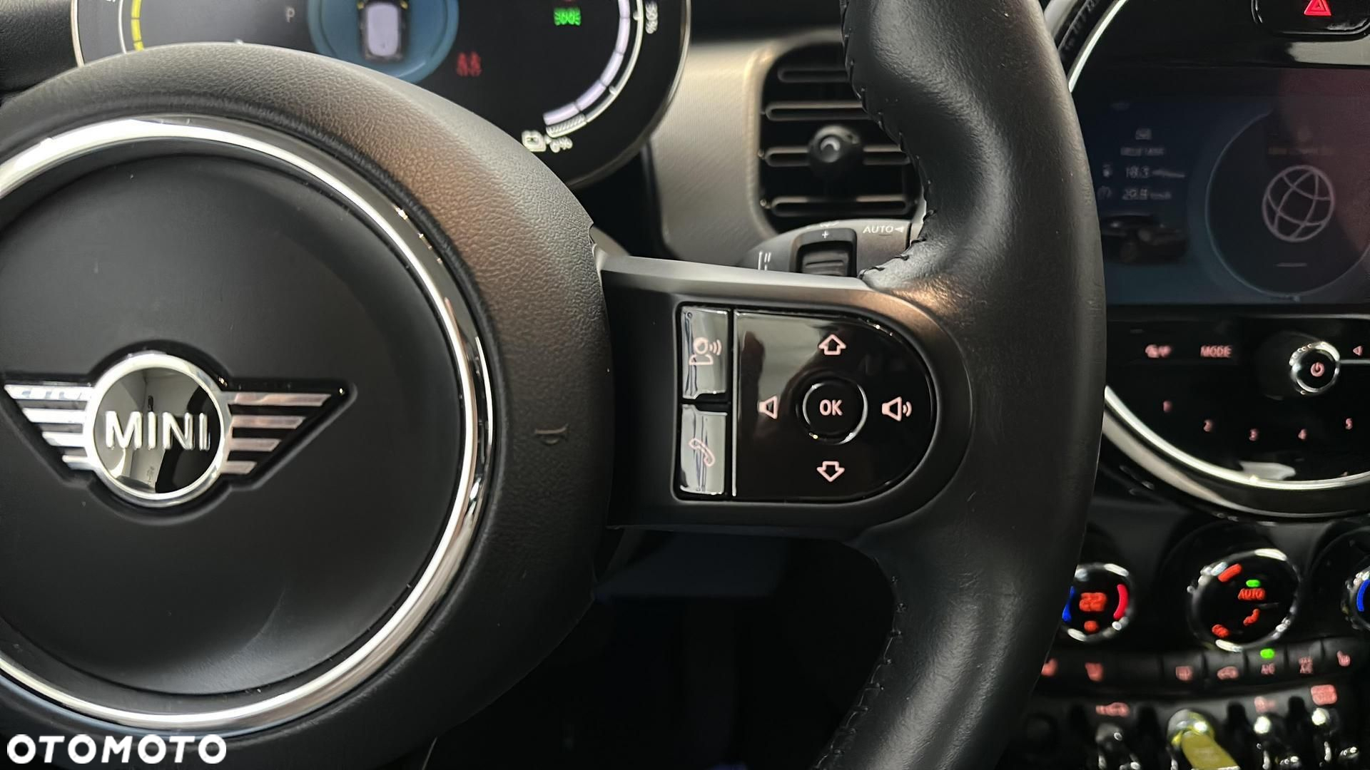 MINI Cooper SE Classic Trim - 21