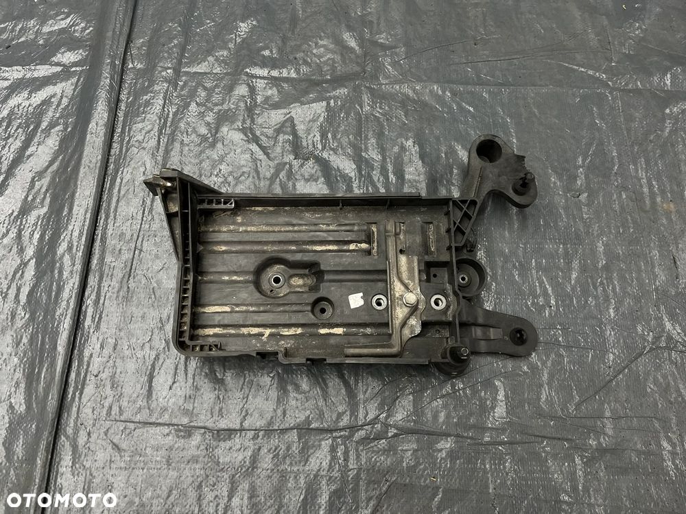 VW Skoda Podstawa akumulatora diesel 5Q0915321H 5Q0915331J - 1