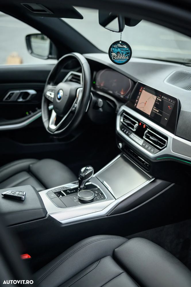 BMW Seria 3 330i AT - 12