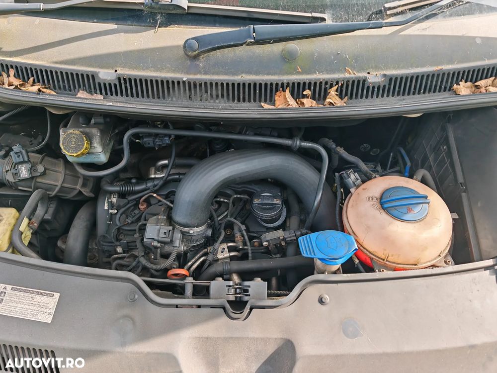 Dezmembrez Volkswagen T5 , an 2011 , 2,0D , cod motor CAA - 7