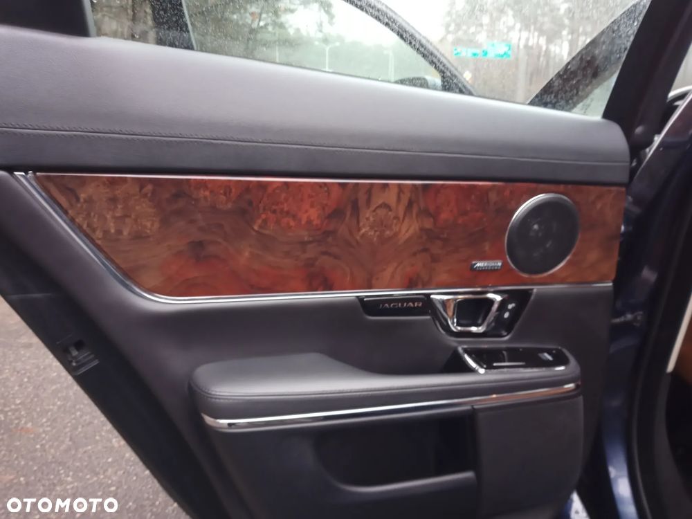 Jaguar XJ 3.0 T AWD R-Sport - 10