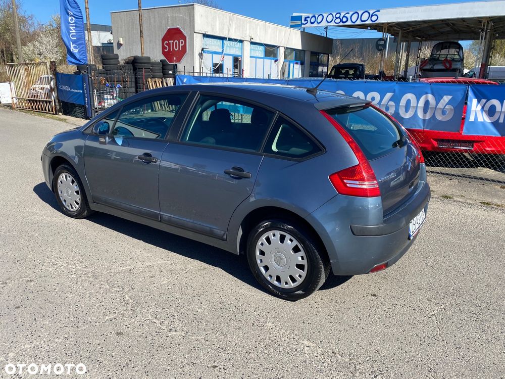 Citroën C4 1.6 16V Confort - 24