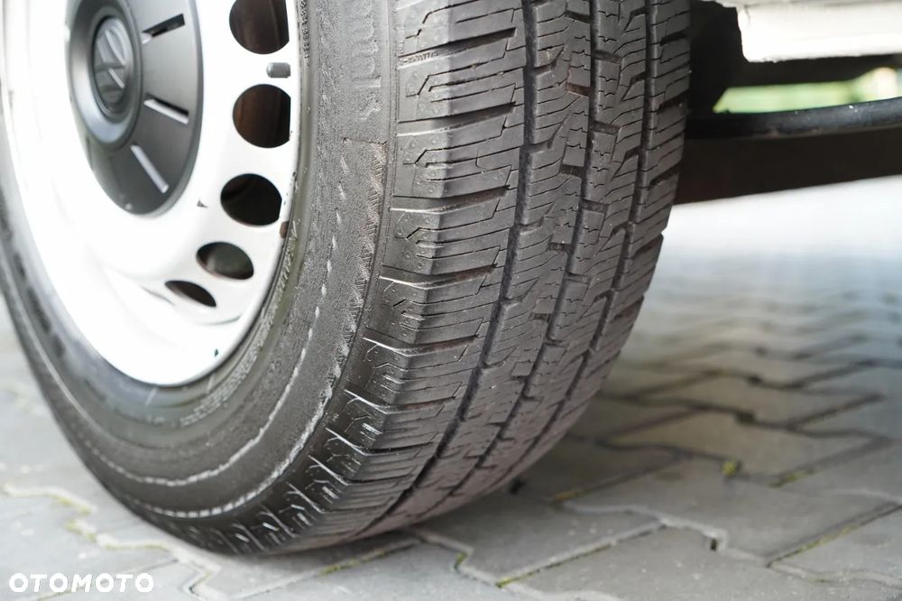 Volkswagen CRAFTER  / 2.0 D / FURGON BLASZAK / DMC: 3500 KG / 2018 ROK / SPROWADZONY / PO KONTRAKCIE SERWISOWYMN - 19