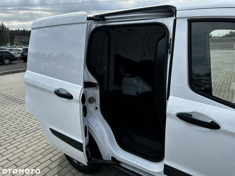 Ford Transit Courier - 11