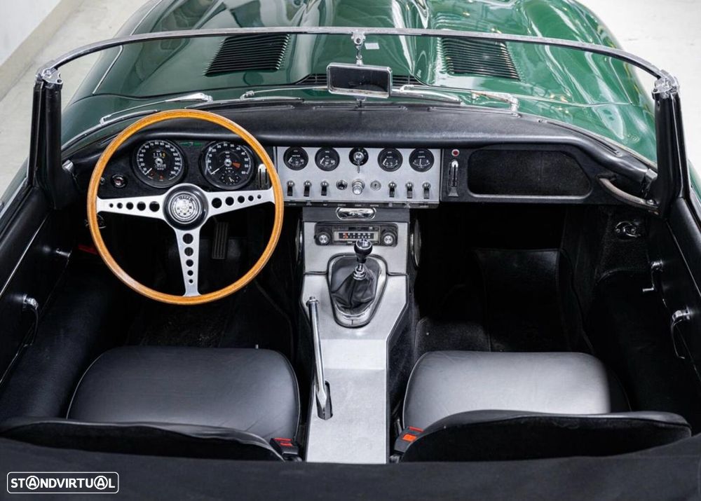 Jaguar E-Type - 14