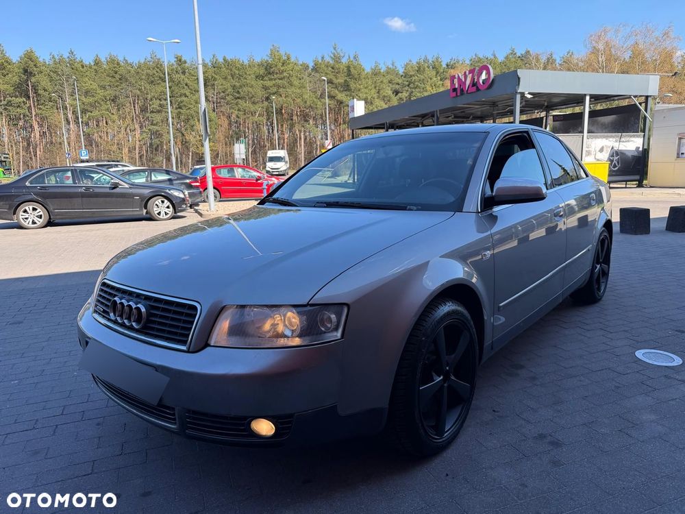 Audi A4 Limousine - 1