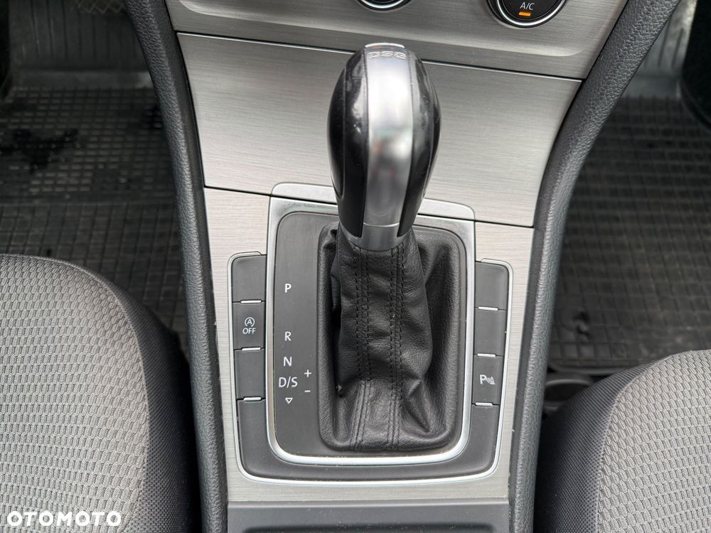 Volkswagen Golf 1.6 TDI DPF DSG Highline - 19