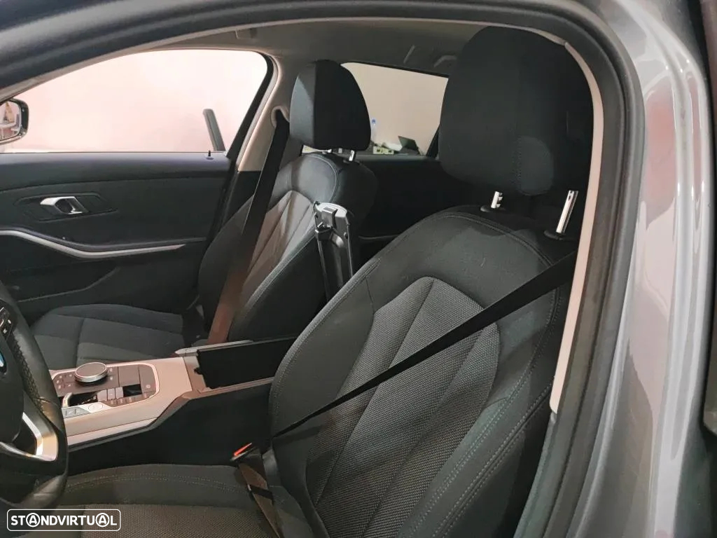 BMW 320 e Touring Auto - 3
