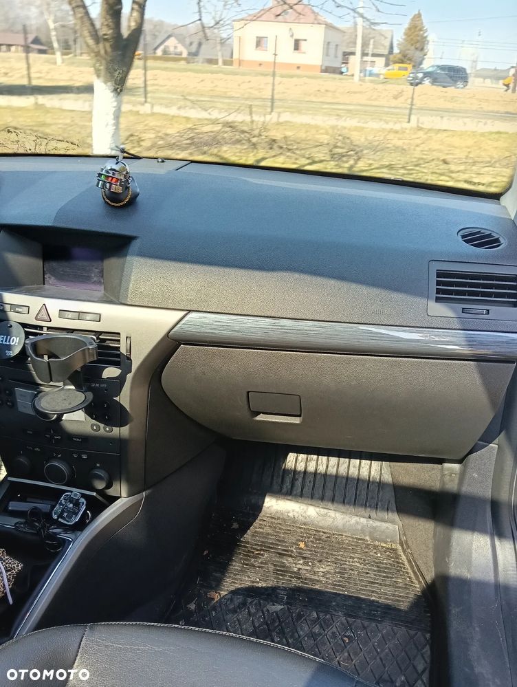 Opel Astra 2.0 T Cosmo - 16