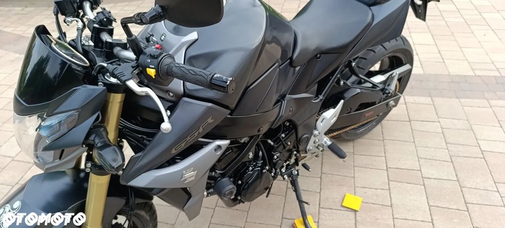 Suzuki GSR - 15
