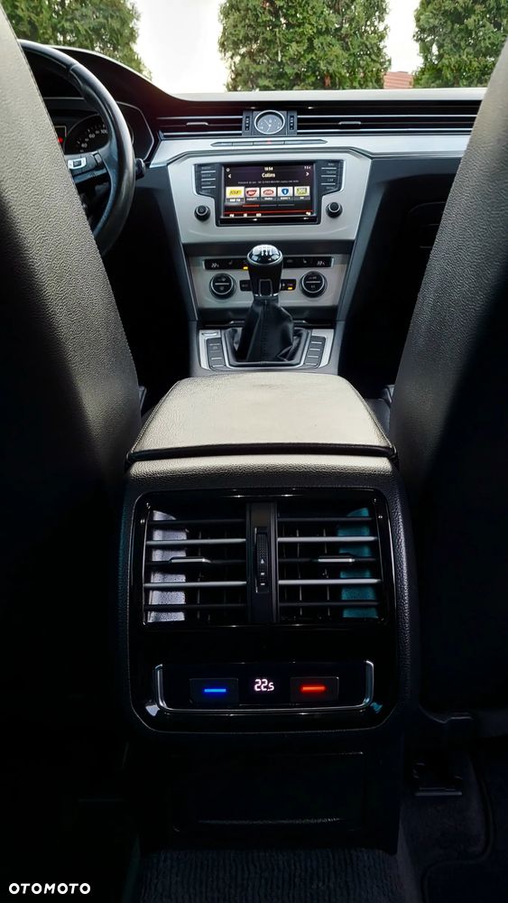 Volkswagen Passat - 12