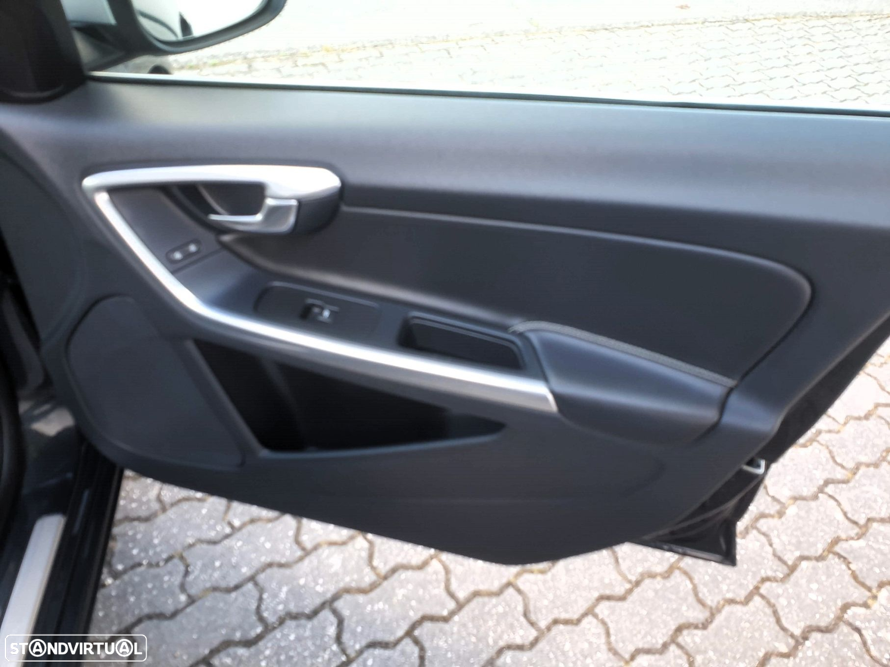 Volvo V60 1.6 D2 R-Design Momentum - 32
