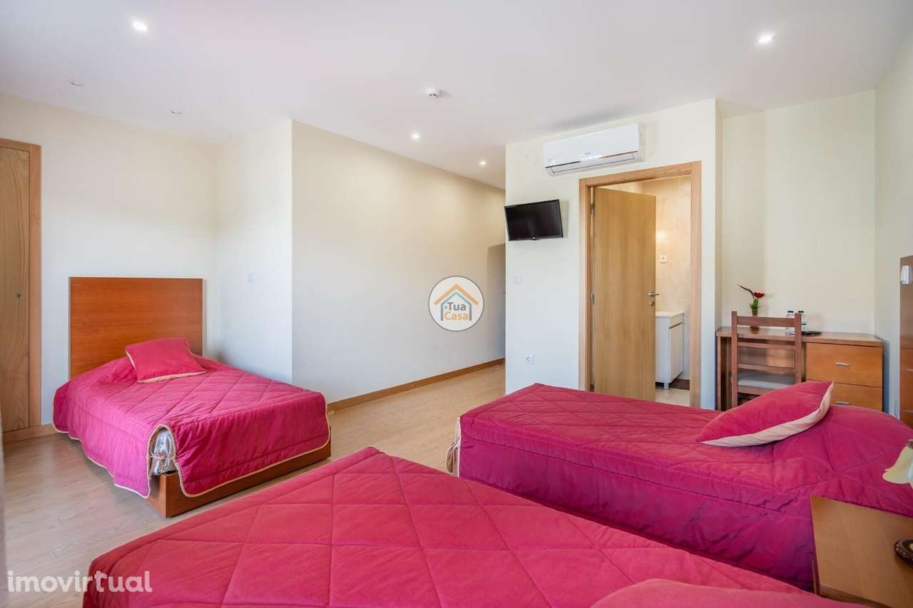 Prédio com restaurante e alojamento local - Grande imagem: 3/17