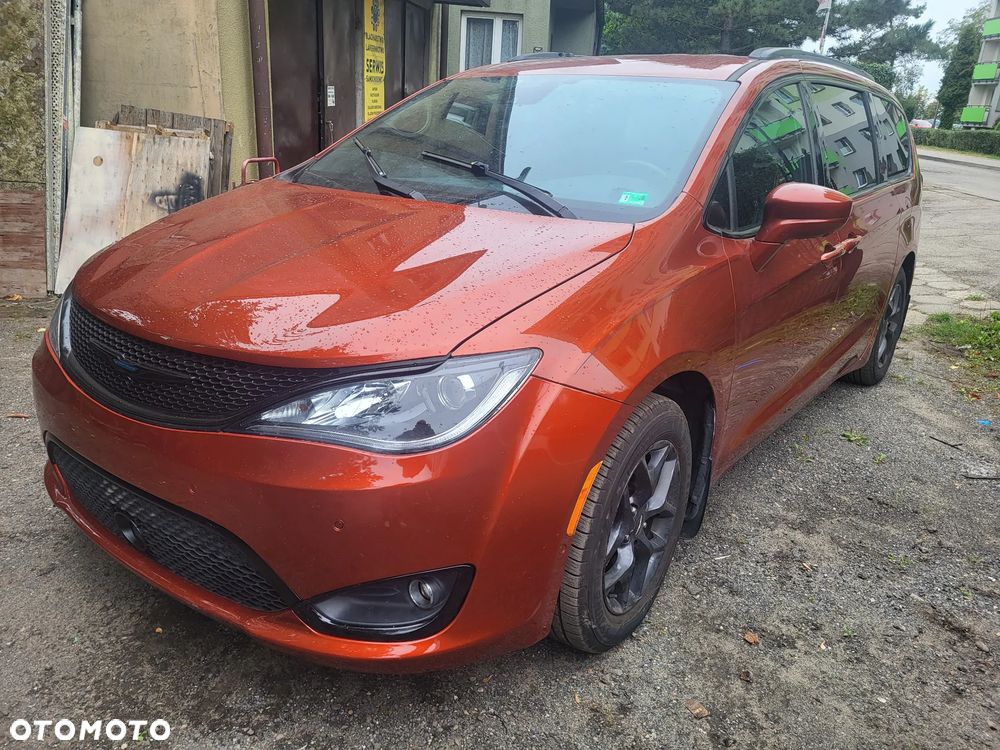 Chrysler Pacifica - 3