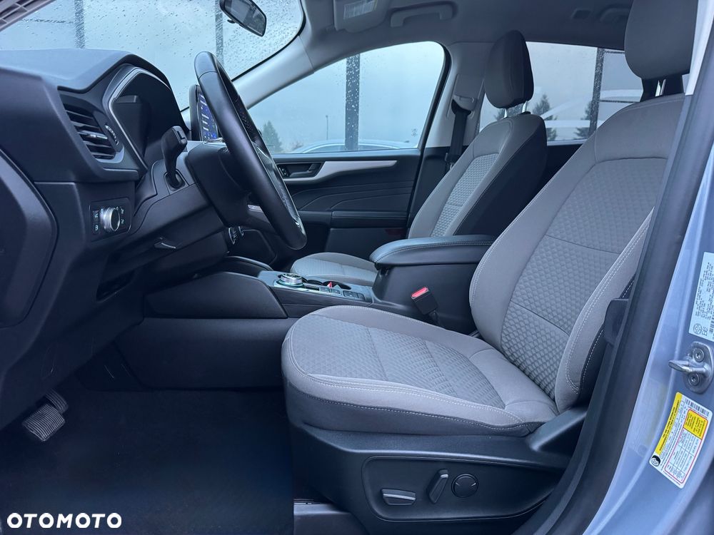 Ford Kuga - 36