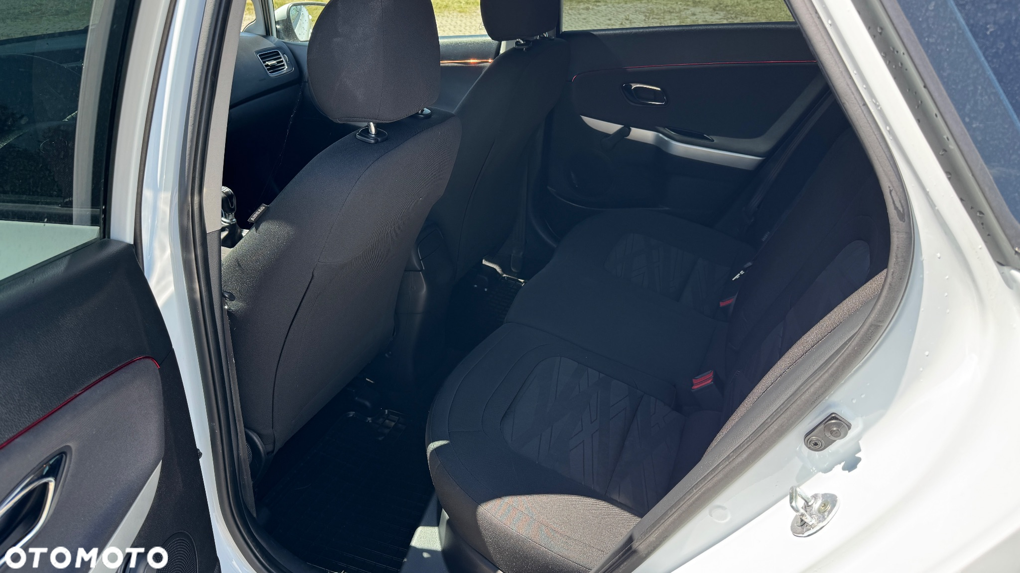 Kia Ceed - 11