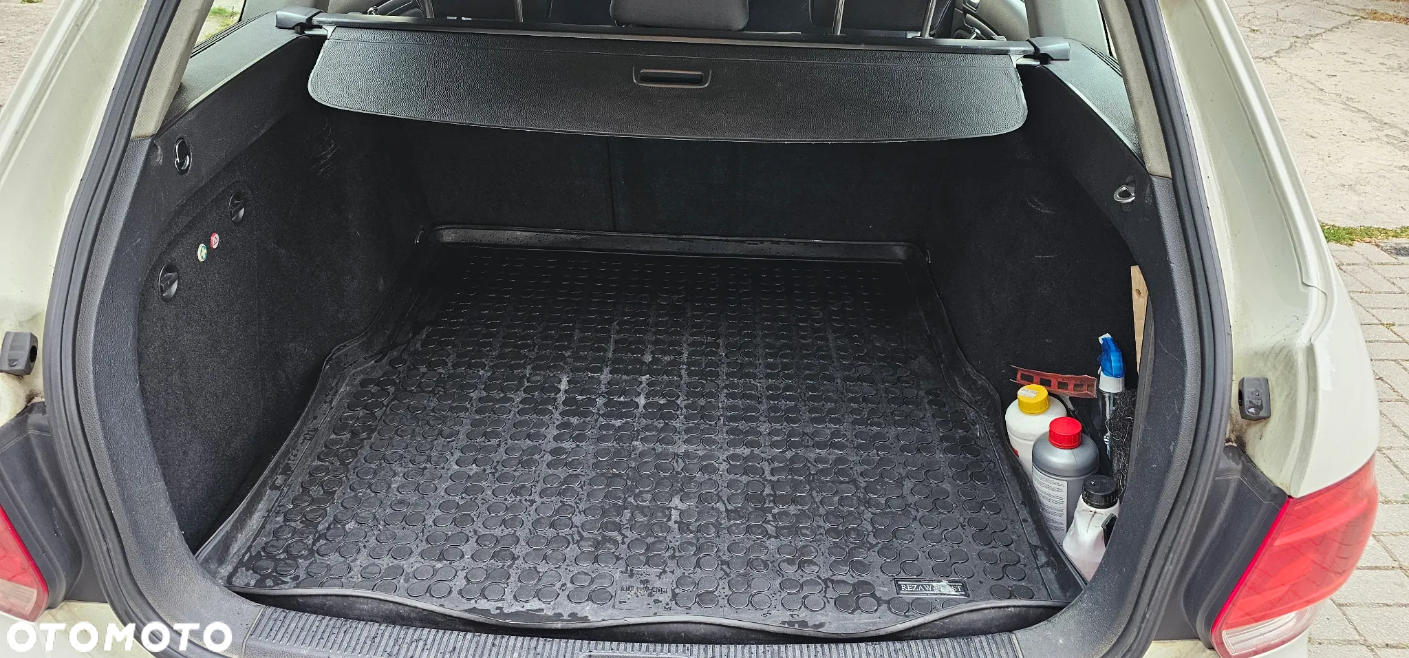 Volkswagen Golf V 1.9 TDI DPF BlueMot Comfortline - 8