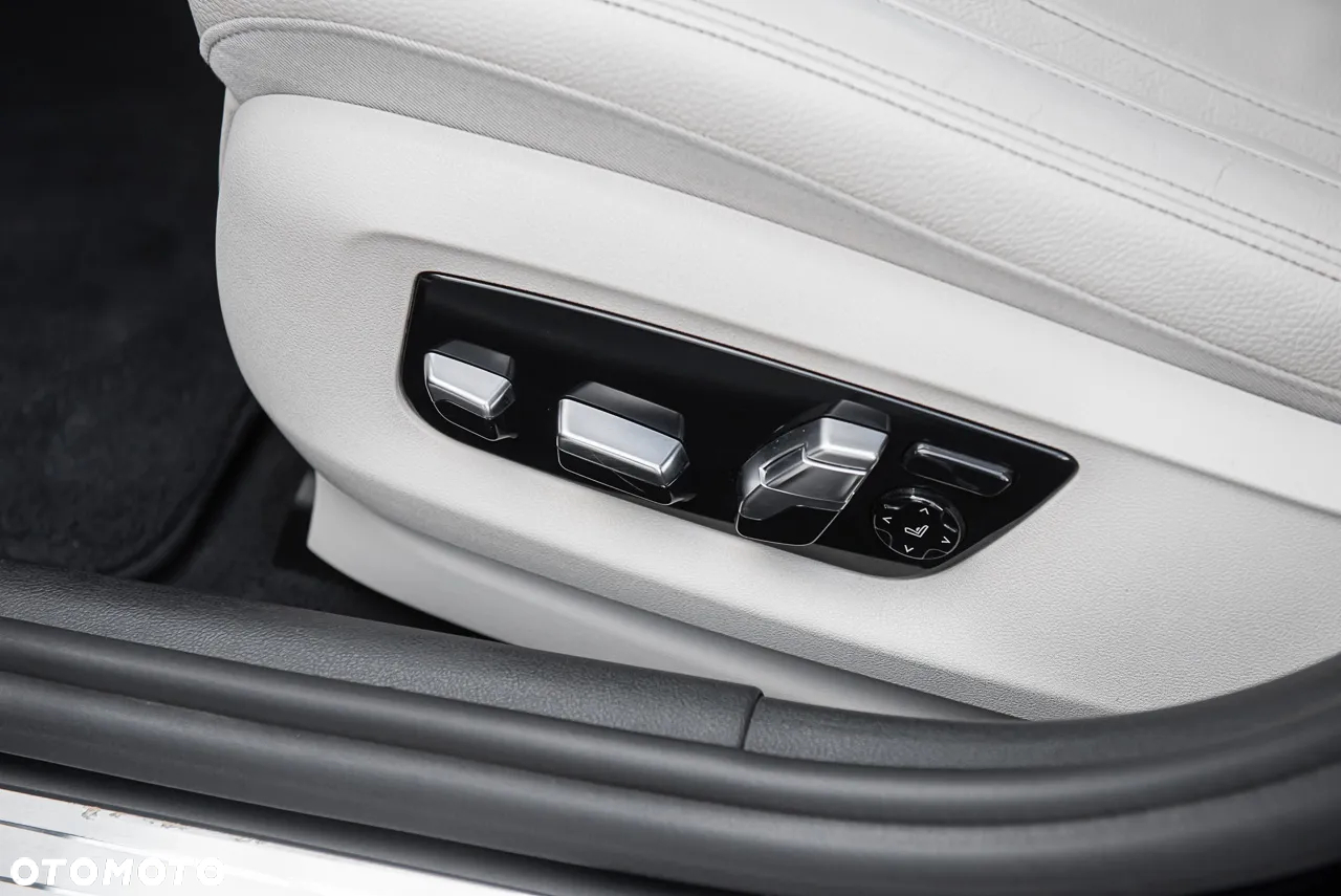BMW Seria 5 520d xDrive Luxury Line - 17